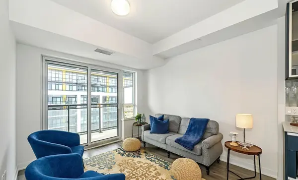 395 Dundas ST #820, Oakville, ON L6M 4M2