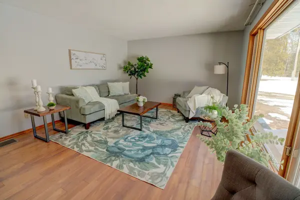 2 Quirt CRES, Sundridge, ON P0A 1Z0