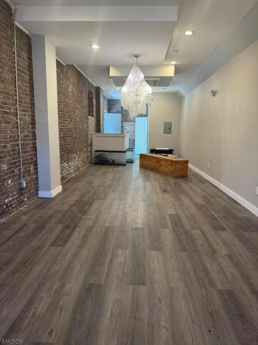 4 Winans St, East Orange City, NJ 07017