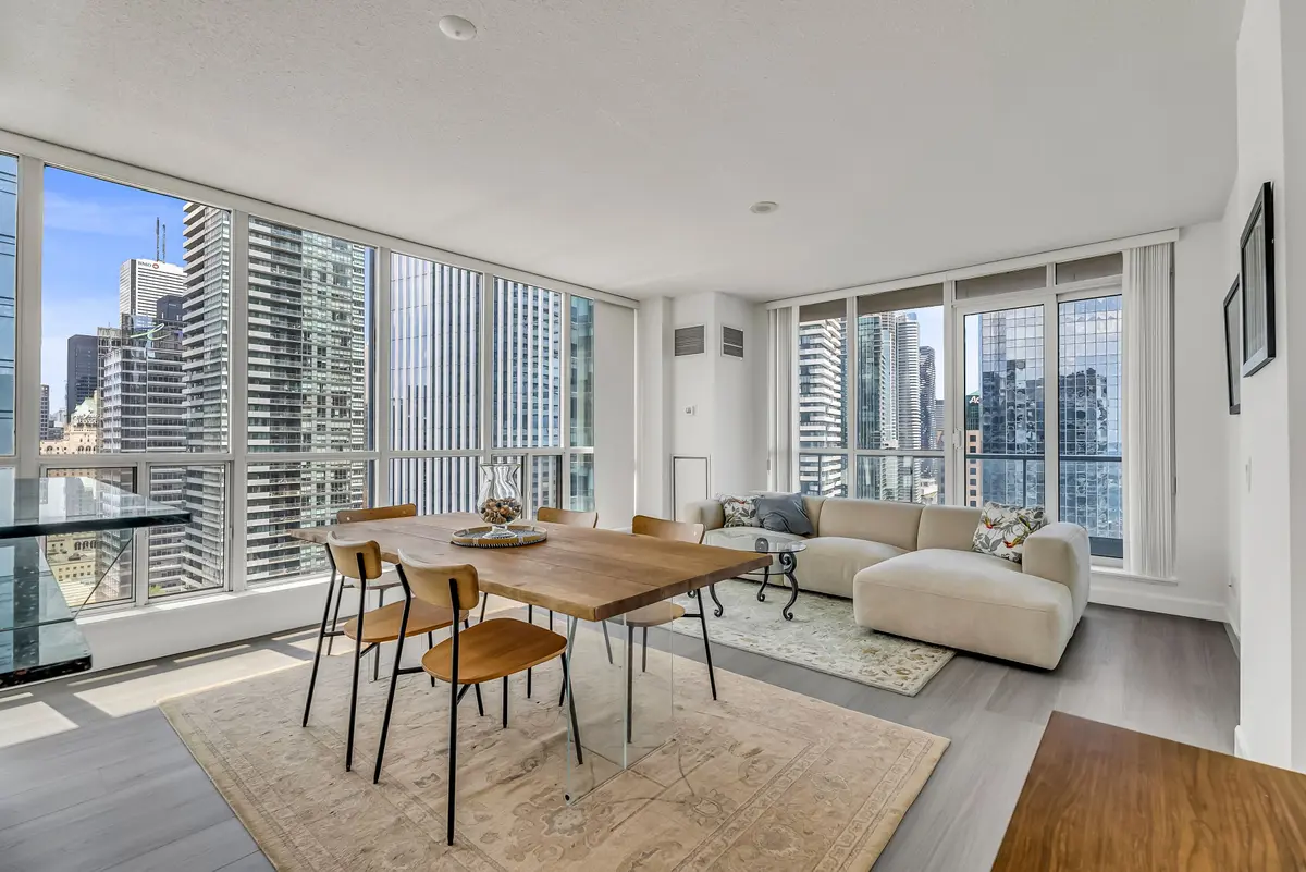 8 York ST #3202, Toronto C01, ON M5J 2Y2