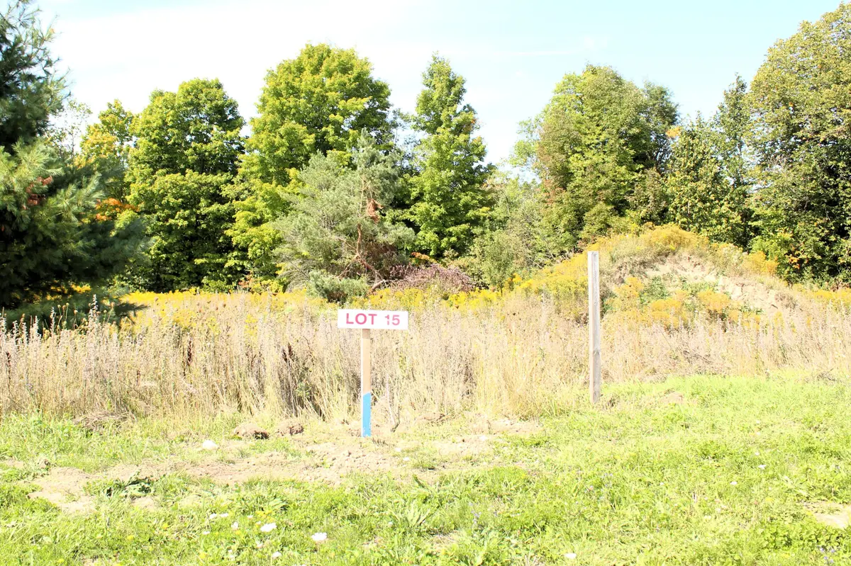 8 Greenlaw CT, Springwater, ON L0L 1V0