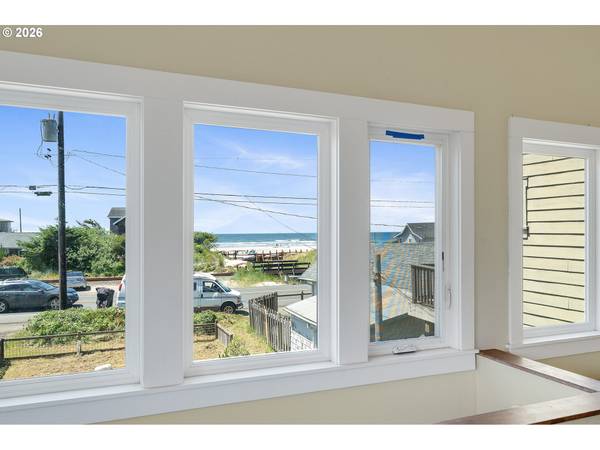 552 HIGHWAY 101, Rockaway Beach, OR 97136