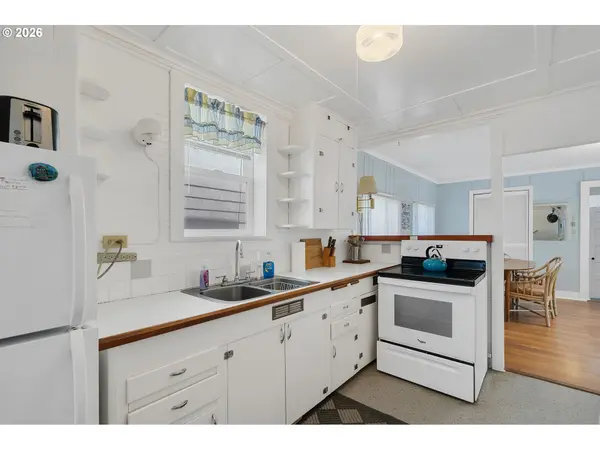 552 HIGHWAY 101, Rockaway Beach, OR 97136