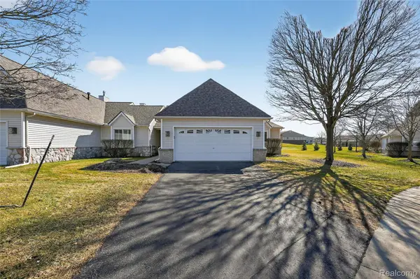 61019 Evergreen CT, South Lyon, MI 48178