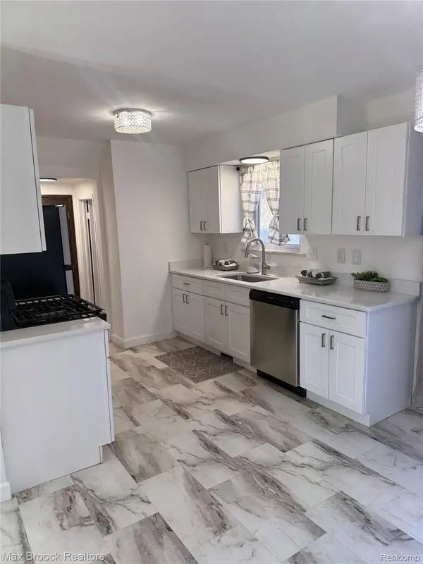 19682 Jeanette ST, Southfield, MI 48075