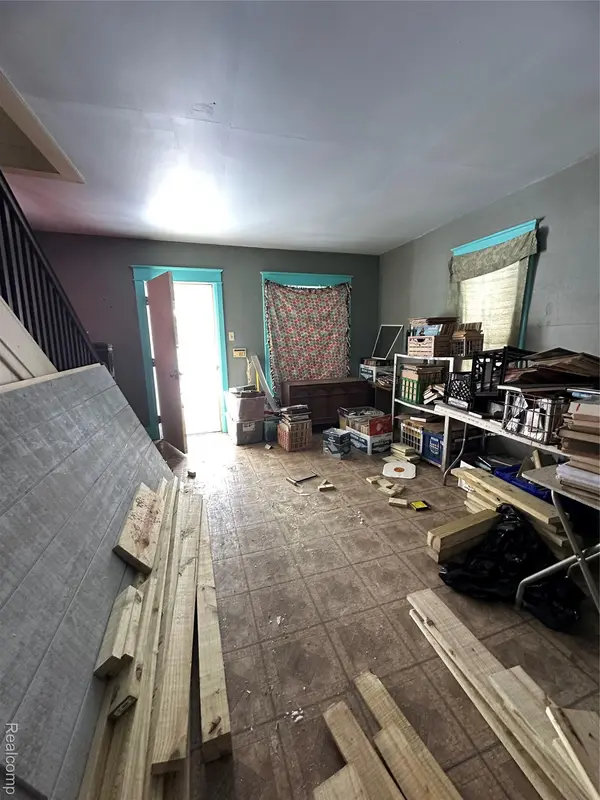 1241 Poplar ST, Flint, MI 48503