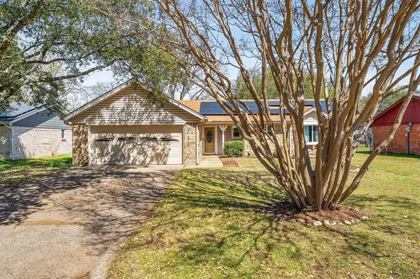 2012 Pebblecreek Drive, Cleburne, TX 76033