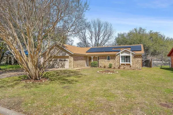 2012 Pebblecreek Drive, Cleburne, TX 76033