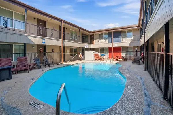 150 S Main Street, Euless, TX 76040