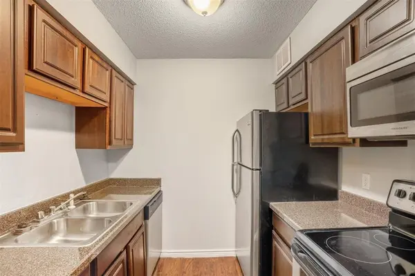 150 S Main Street, Euless, TX 76040