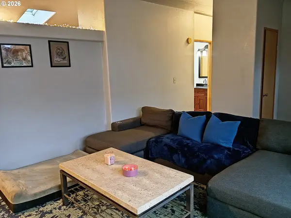 9514 S SCHOONER CREEK RD, Otis, OR 97368