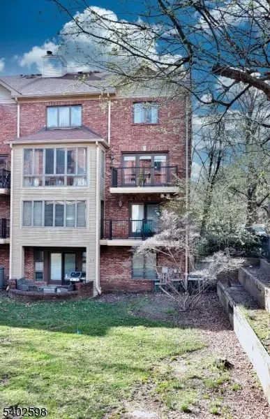 35 Mews Ln, South Orange Village Twp., NJ 07079