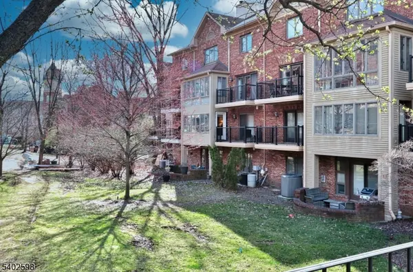 35 Mews Ln, South Orange Village Twp., NJ 07079