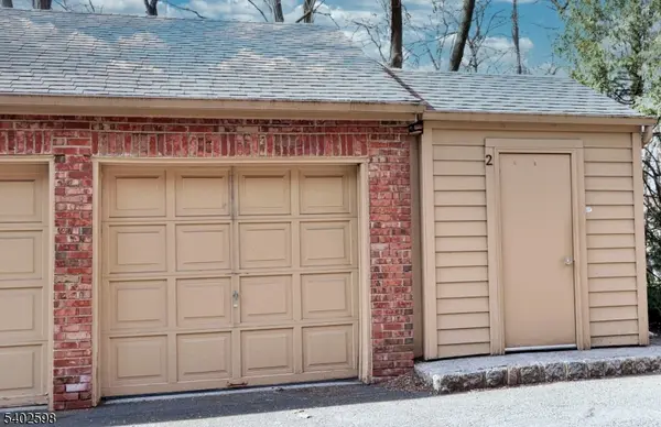 35 Mews Ln, South Orange Village Twp., NJ 07079