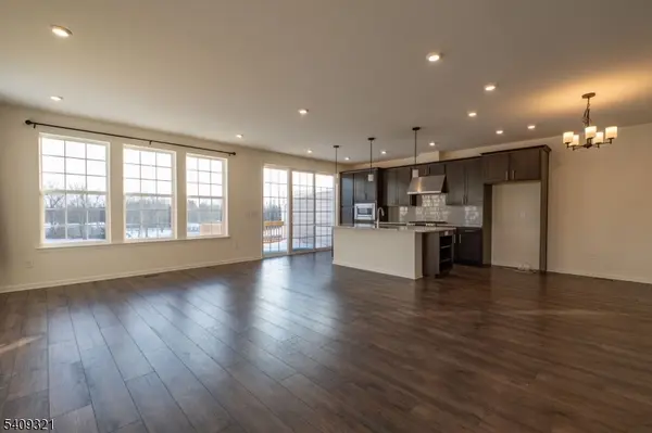 601 Charleston Dr, Monroe Twp., NJ 08831