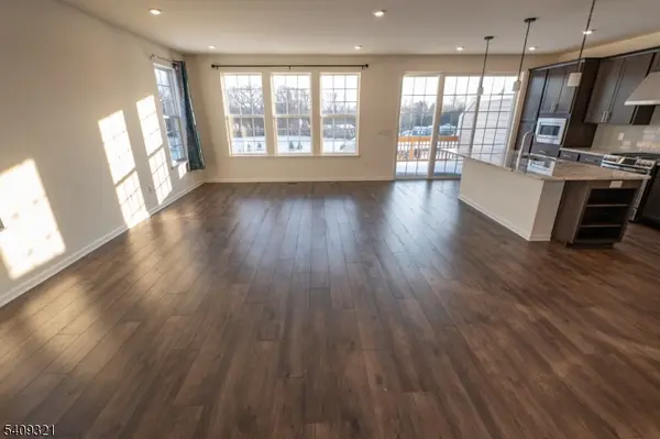 601 Charleston Dr, Monroe Twp., NJ 08831