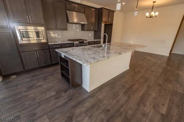 601 Charleston Dr, Monroe Twp., NJ 08831