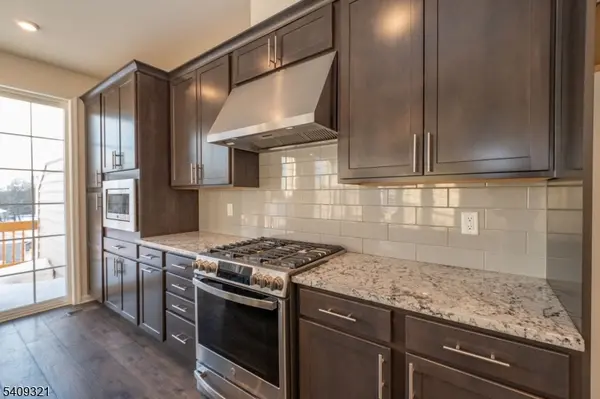 601 Charleston Dr, Monroe Twp., NJ 08831