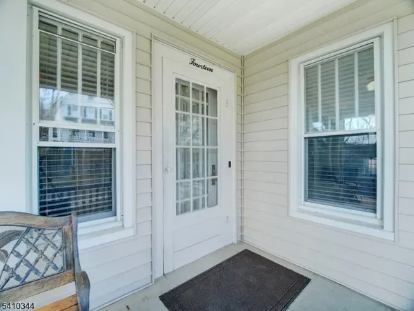 14 Clinton St, Newton Town, NJ 07860