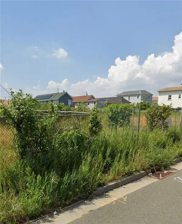 445 Beach 44th ST, Queens, NY 11691