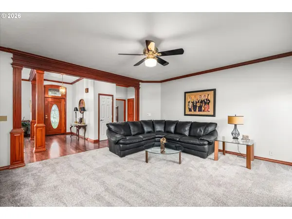 1424 WIMBLEDON PL, Springfield, OR 97477