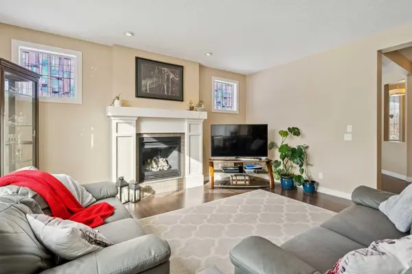 33 Quarry HTS SE, Calgary, AB T2C 5H7