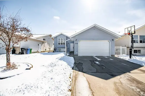 119 Duston ST, Red Deer, AB T4R2V8
