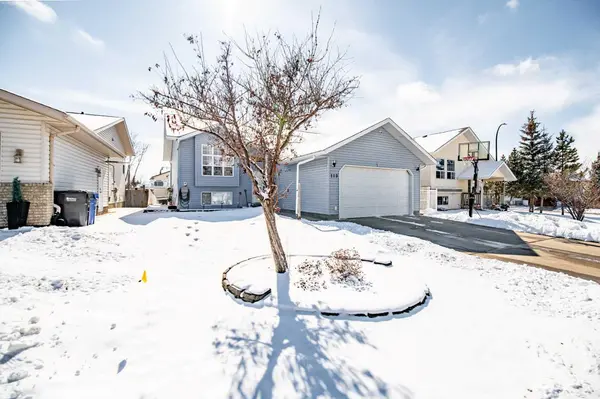 119 Duston ST, Red Deer, AB T4R2V8