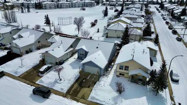 119 Duston ST, Red Deer, AB T4R2V8