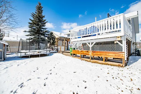 119 Duston ST, Red Deer, AB T4R2V8