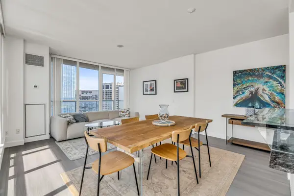 8 York ST #3202, Toronto C01, ON M5J 2Y2