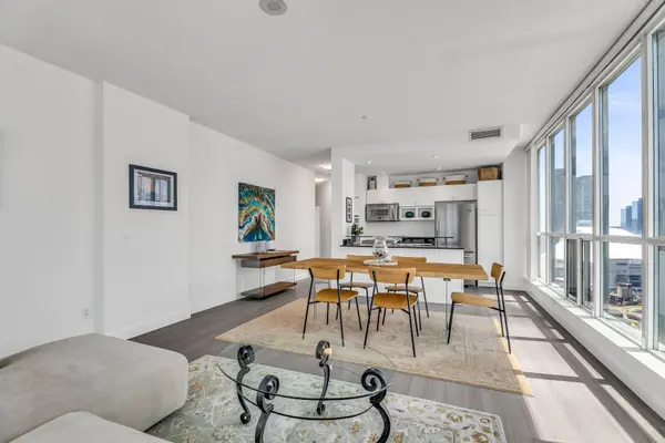 8 York ST #3202, Toronto C01, ON M5J 2Y2