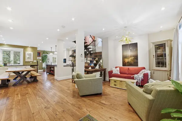 101 Bertmount AVE, Toronto E01, ON M4M 2X8