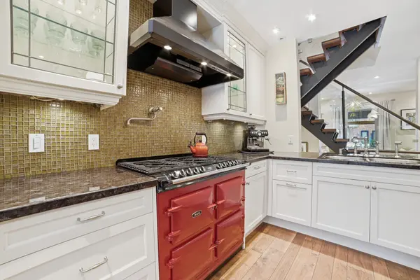 101 Bertmount AVE, Toronto E01, ON M4M 2X8