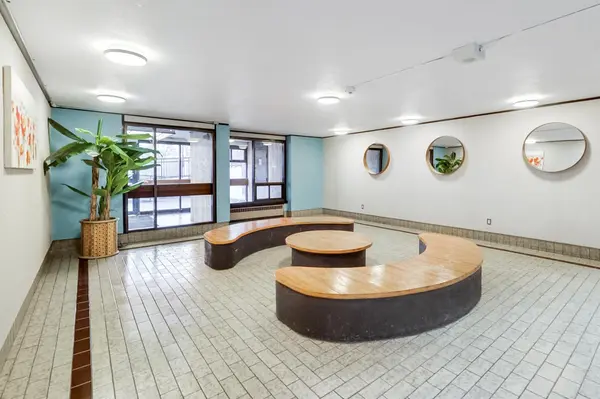 3 Massey SQ #1902, Toronto E03, ON M4C 5L5