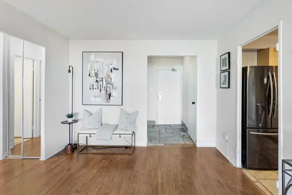 3 Massey SQ #1902, Toronto E03, ON M4C 5L5