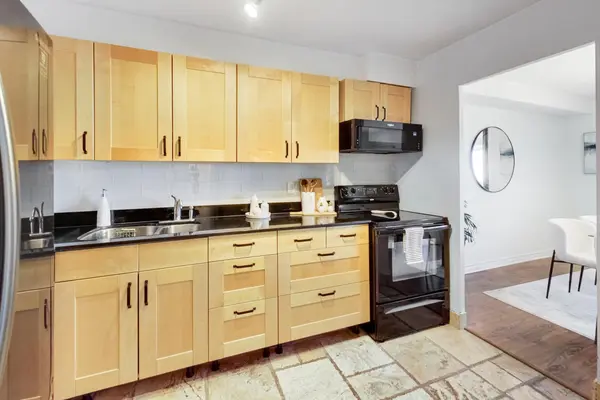 3 Massey SQ #1902, Toronto E03, ON M4C 5L5