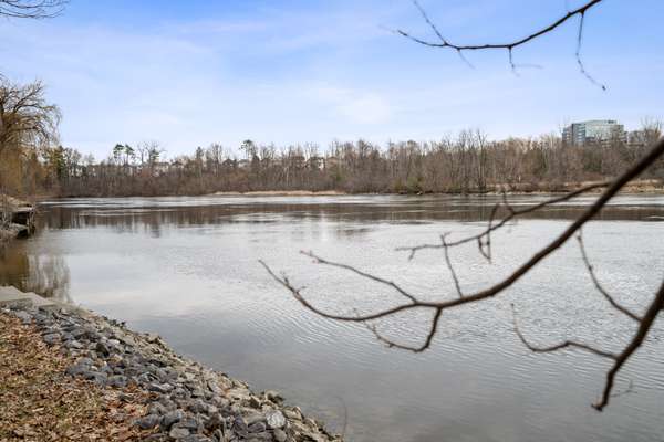 2061 Prince Of Wales DR, Country Place - Pineglen - Crestview And Area, ON K2E 7A4