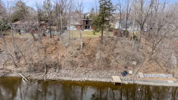 2061 Prince Of Wales DR, Country Place - Pineglen - Crestview And Area, ON K2E 7A4