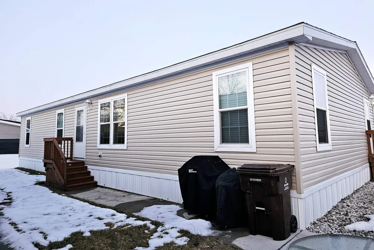 1103 Peachtree CT, Pleasant, MI 48858