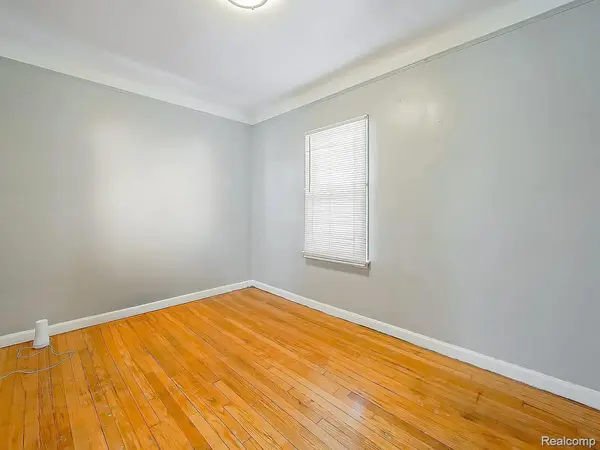 9744 Lakepointe ST E, Detroit, MI 48224