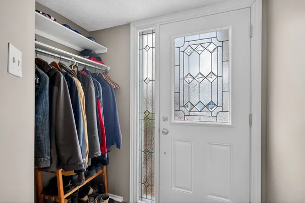 43 Hummingbird CRES, Barrhaven, ON K2J 3A5