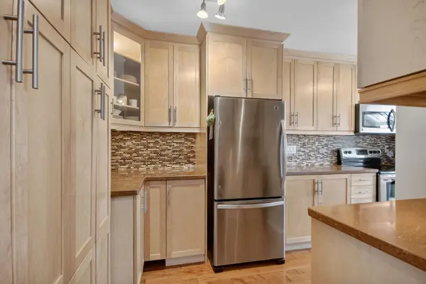 43 Hummingbird CRES, Barrhaven, ON K2J 3A5