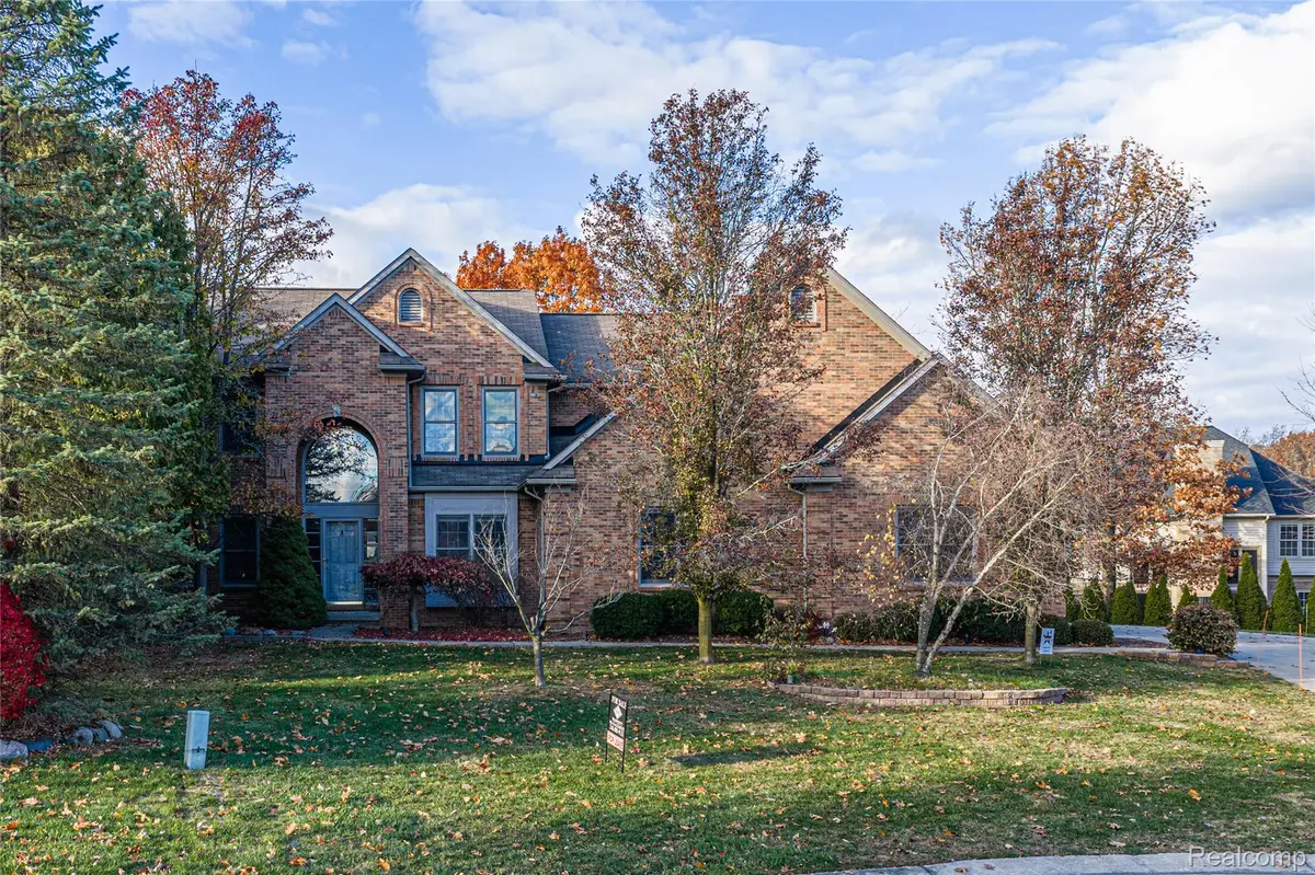 3904 KAELEAF RD, Orion Charter Township, MI 48360