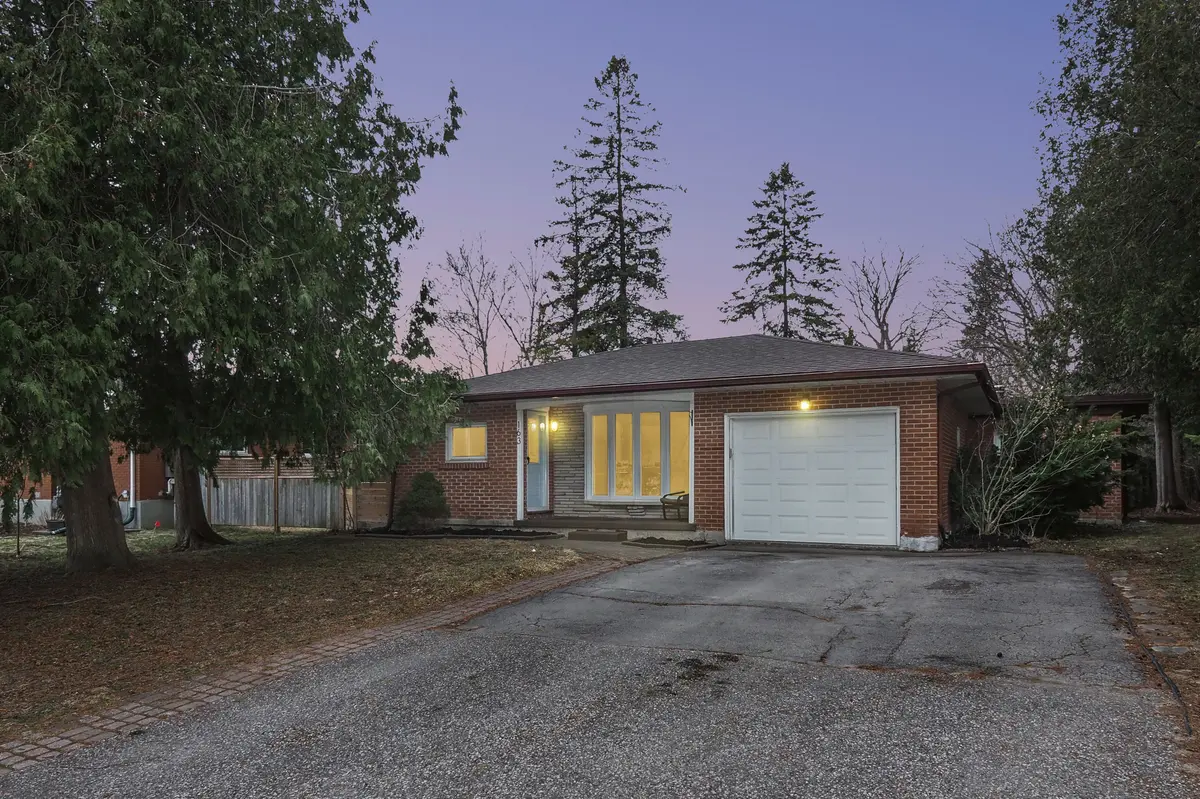 163 Pinegrove CRES, Waterloo, ON N2L 4T9