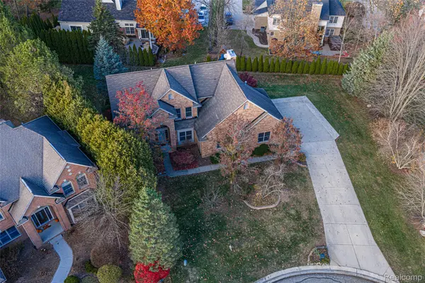 3904 KAELEAF RD, Orion Charter Township, MI 48360