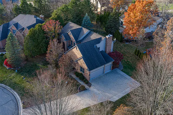 3904 KAELEAF RD, Orion Charter Township, MI 48360