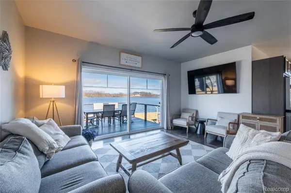 3442 COTTAGE COVE DR, Fenton Charter Township, MI 48430