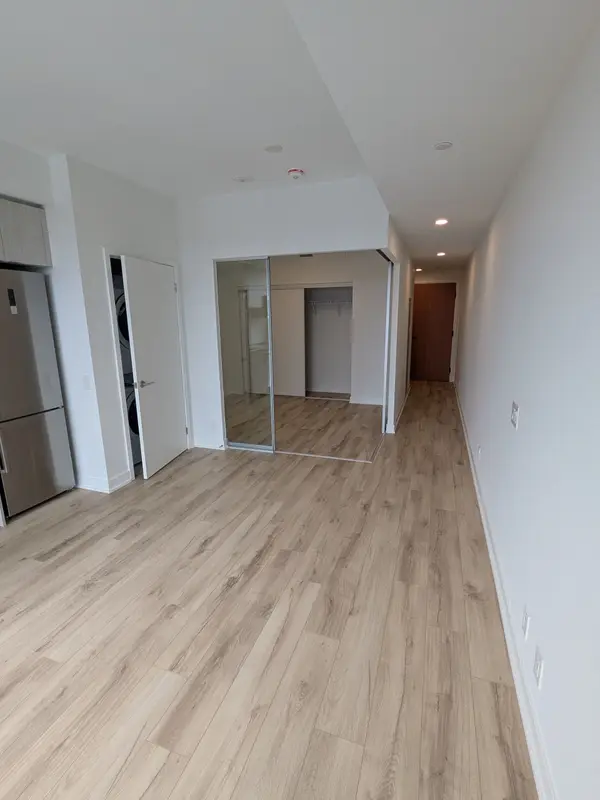 1660 Bloor ST W #906, Toronto W02, ON M6P 0C6