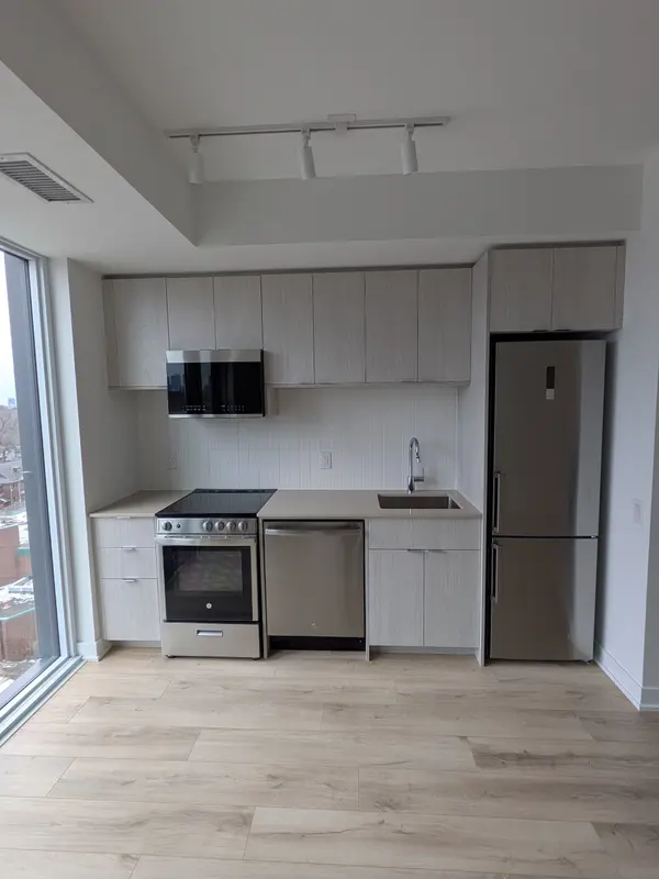 1660 Bloor ST W #906, Toronto W02, ON M6P 0C6